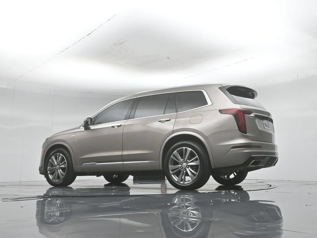 Used 2022 Cadillac XT6 Premium Luxury w/ Technology Package FWD image 4