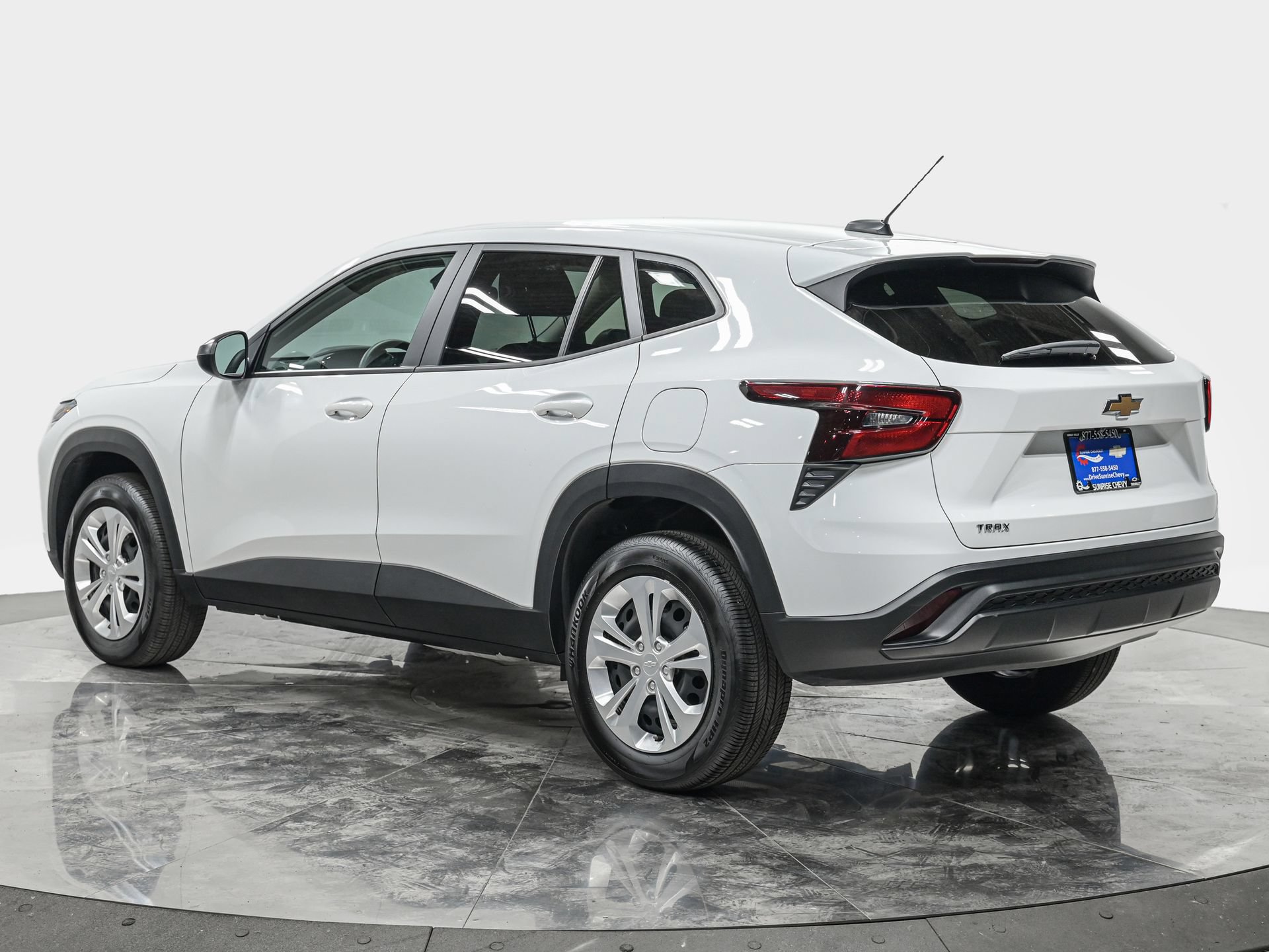 Used 2025 Chevrolet Trax LS FWD image 3