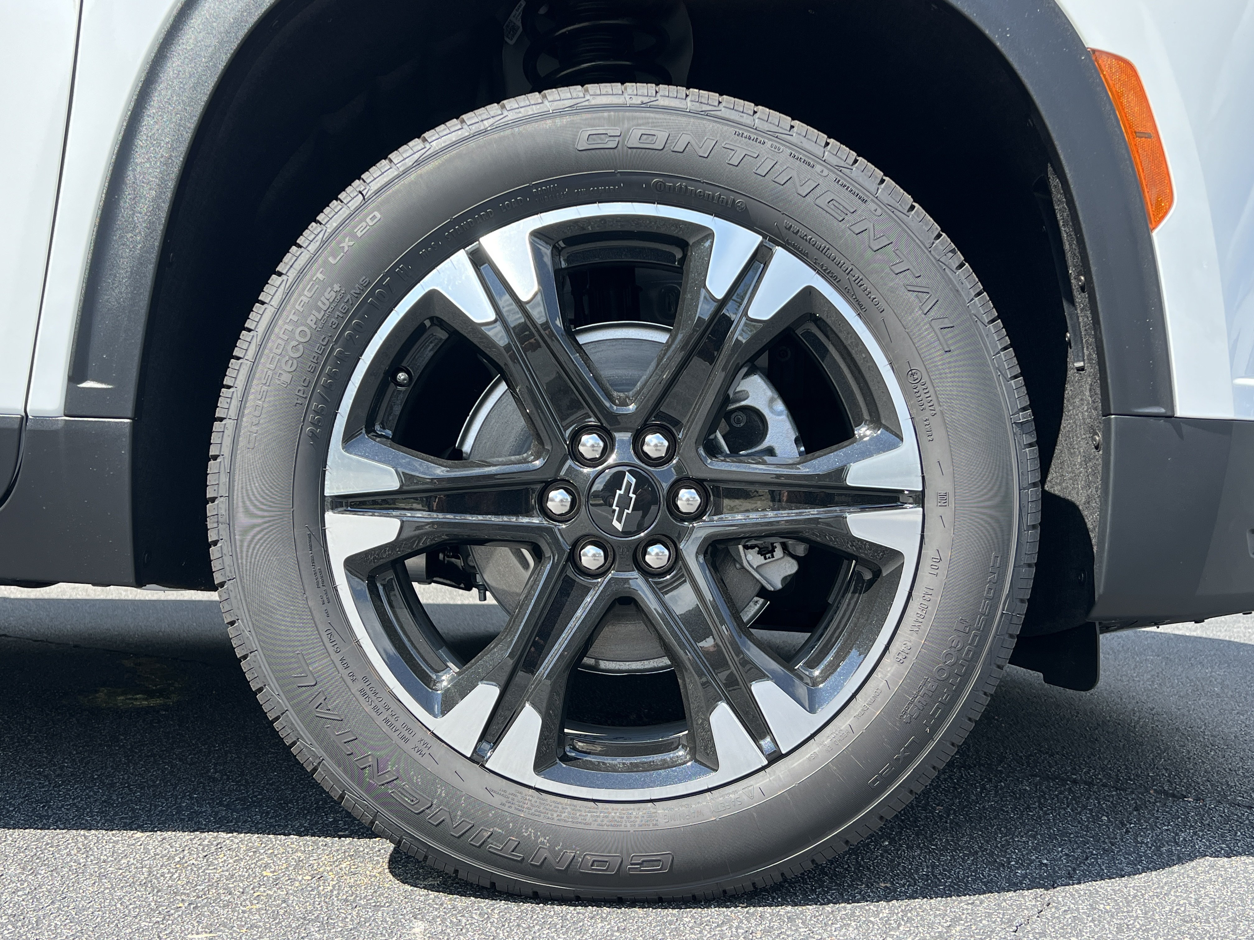 New 2027 Chevrolet Traverse LT w/ Sun and Wheel Package FWD image 12