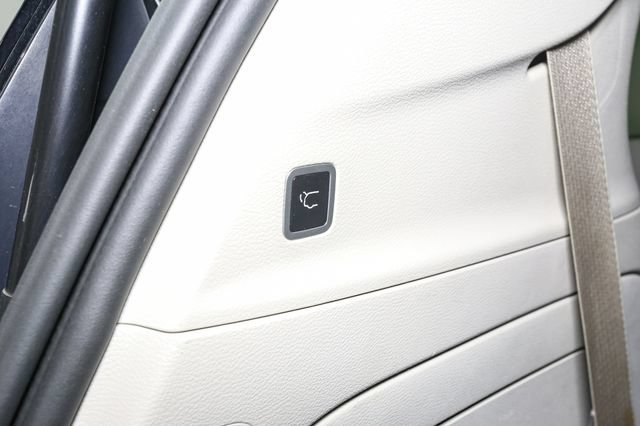 Used 2023 Chrysler Pacifica Touring-L FWD image 12