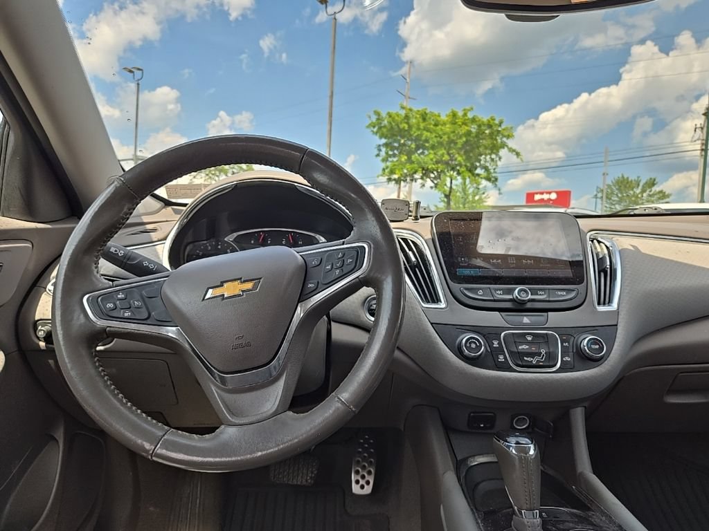Used 2017 Chevrolet Malibu LT FWD image 35