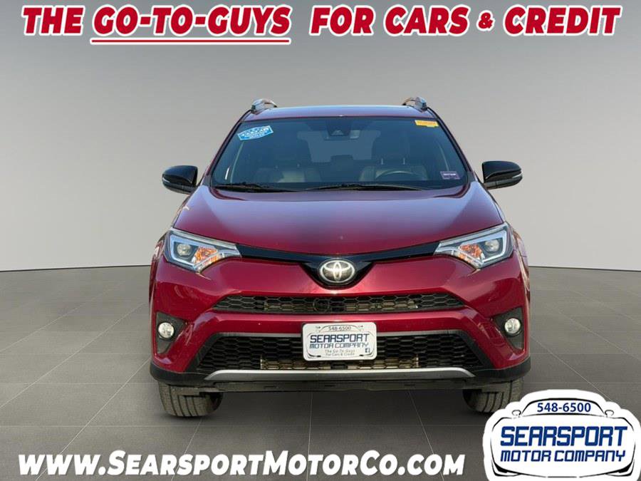 Used 2018 Toyota RAV4 SE image 2