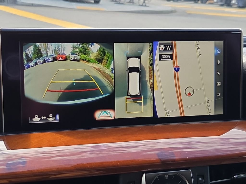 Used 2017 Lexus LX 570 4WD w/ Luxury Package image 26