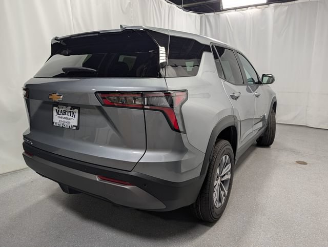 New 2027 Chevrolet Equinox LT w/ Convenience Package II FWD image 3