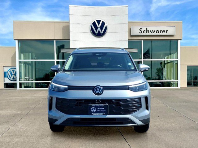 Certified 2025 Volkswagen Tiguan SE AWD/4WD image 3