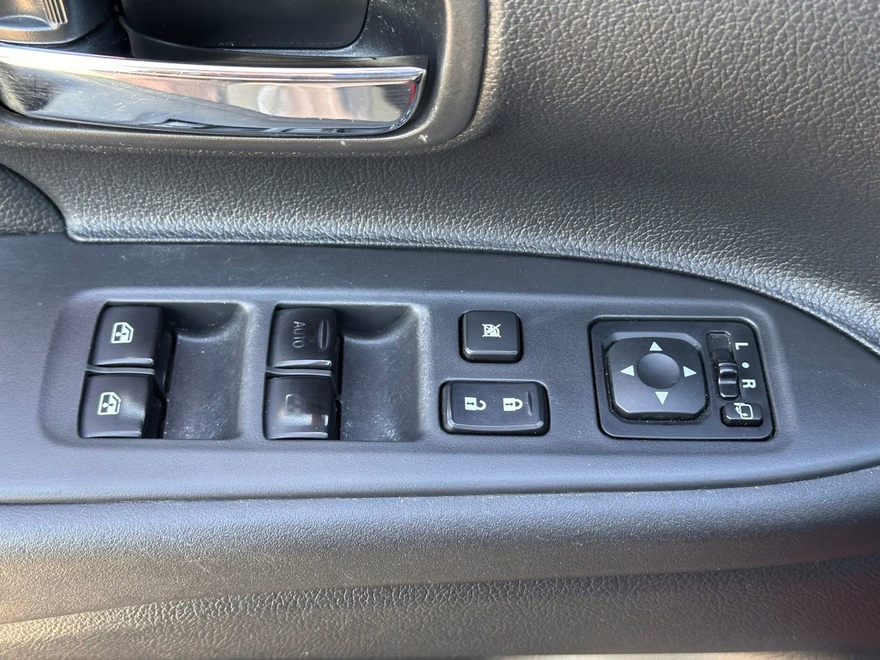 Used 2016 Mitsubishi Outlander SEL image 24