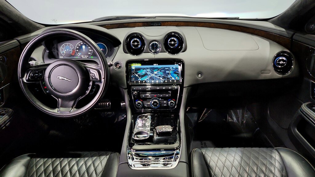Used 2019 Jaguar XJ AWD image 20