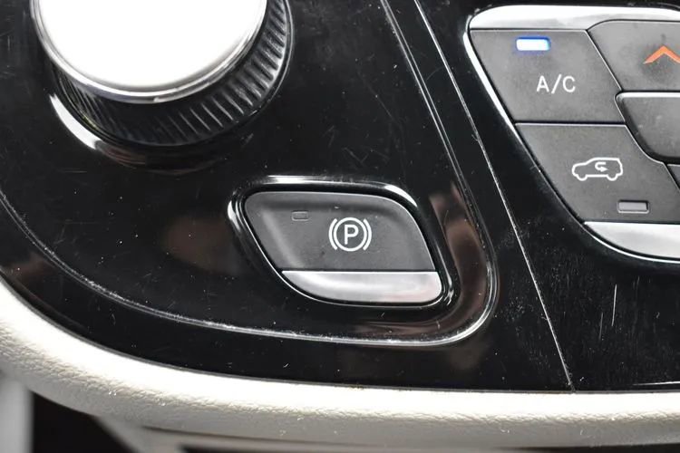 Used 2023 Chrysler Pacifica Touring-L FWD image 34