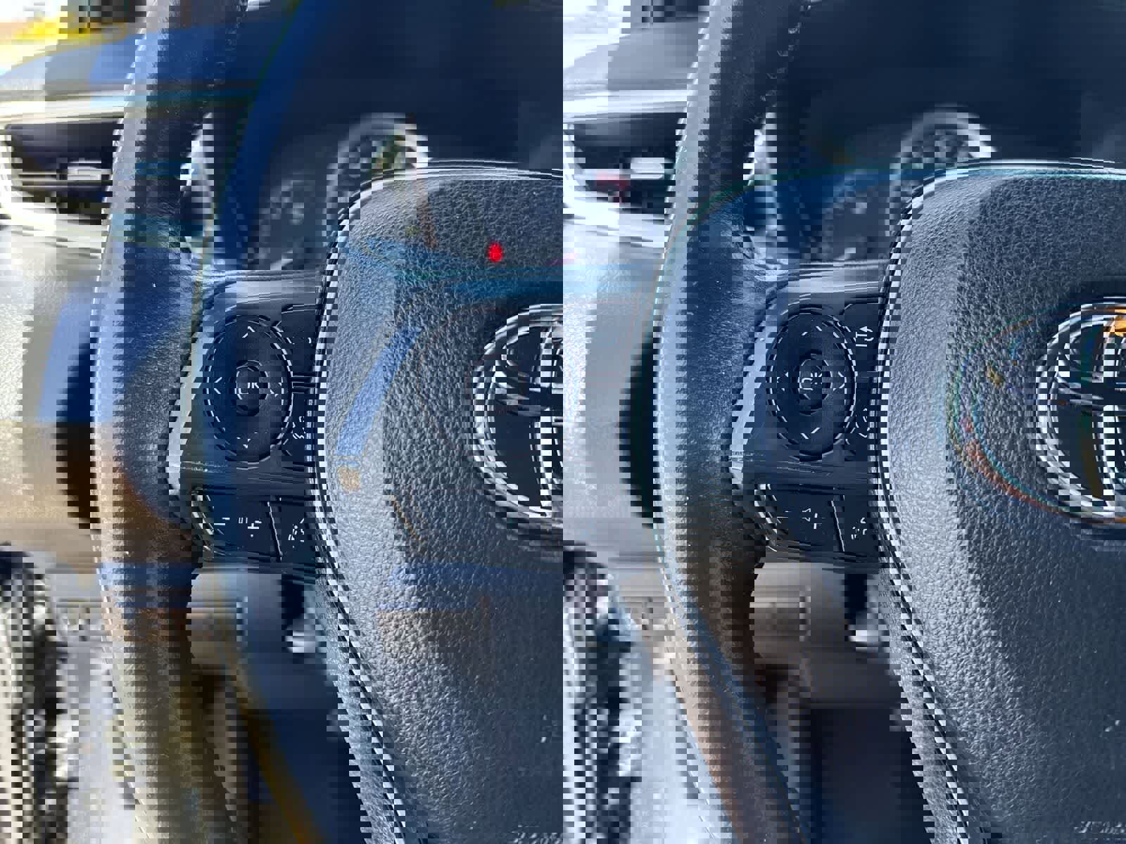 Used 2020 Toyota Corolla SE image 28