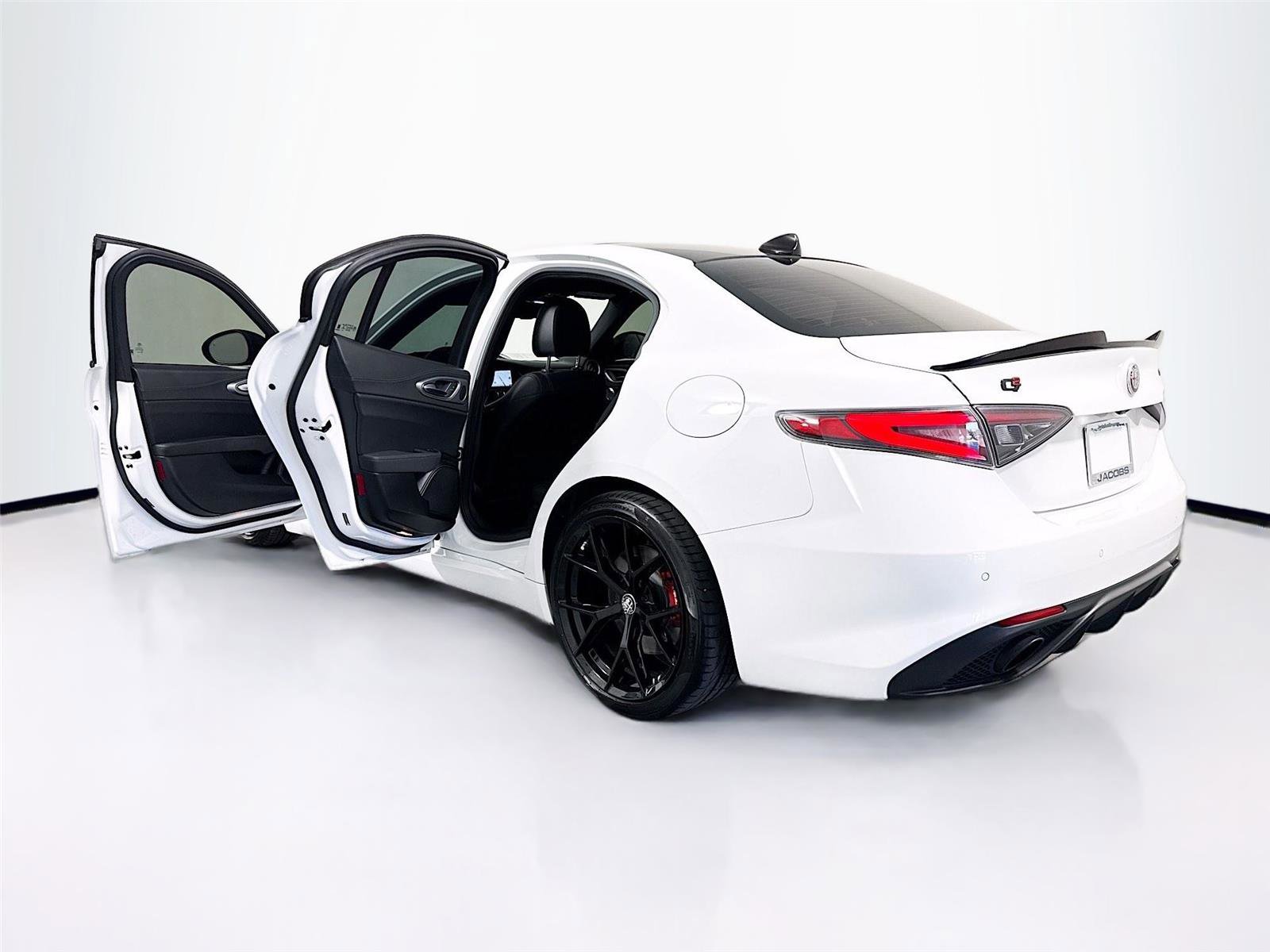 Used 2024 Alfa Romeo Giulia Veloce image 41