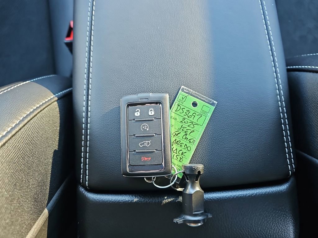 New 2025 Jeep Grand Cherokee Altitude image 30