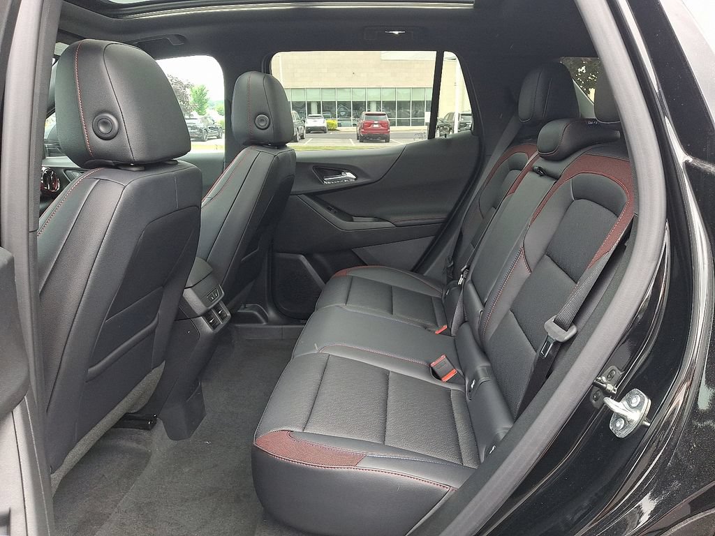 New 2026 Chevrolet Equinox RS w/ Convenience Package III FWD image 5