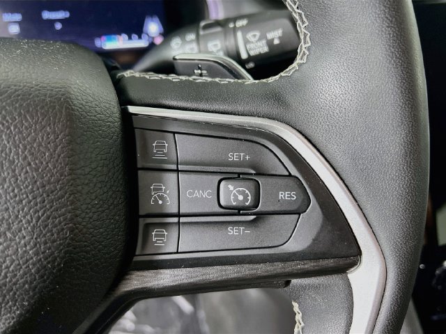 Used 2023 Jeep Grand Cherokee L Laredo w/ Luxury Tech Group I AWD/4WD image 32