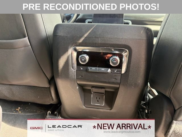 Used 2025 GMC Yukon AT4 AWD/4WD image 17