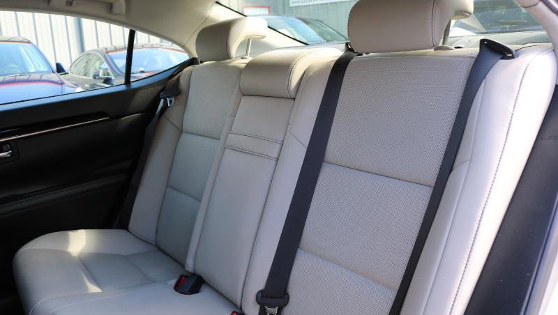 Used 2015 Lexus ES 350 4dr Sdn image 18