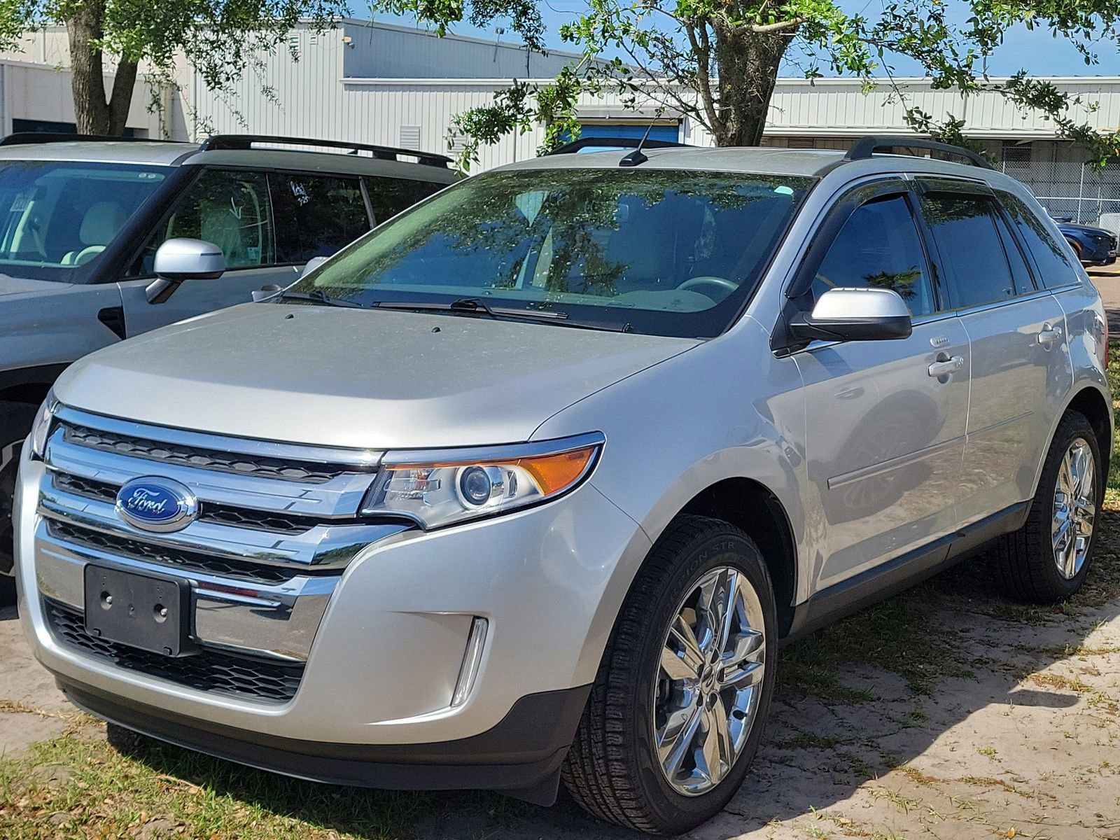 Used 2013 Ford Edge Limited w/ Driver Entry Pkg image 4