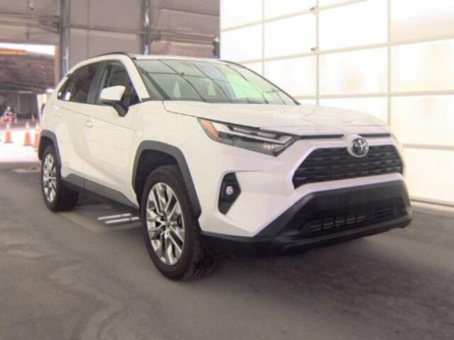 Used 2025 Toyota RAV4 XLE Premium AWD/4WD image 3