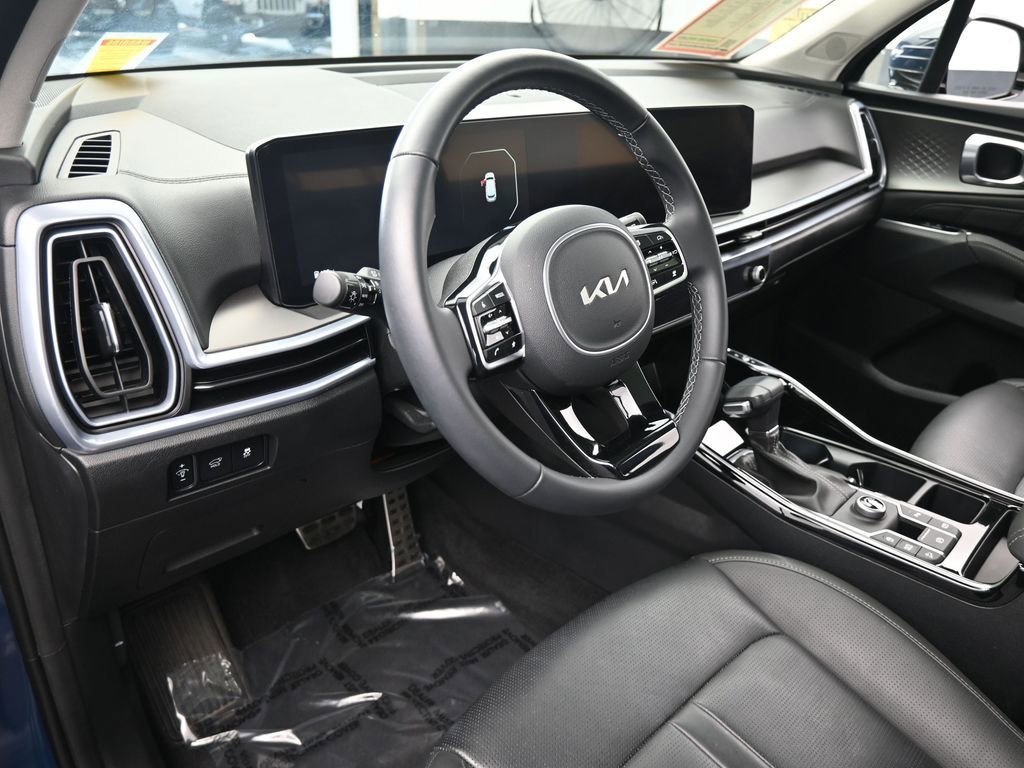 Used 2025 Kia Sorento SX image 10