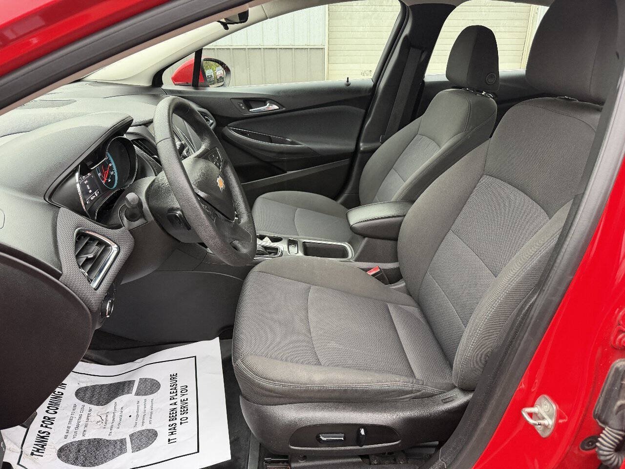 Used 2018 Chevrolet Cruze LT w/ Convenience Package FWD image 5