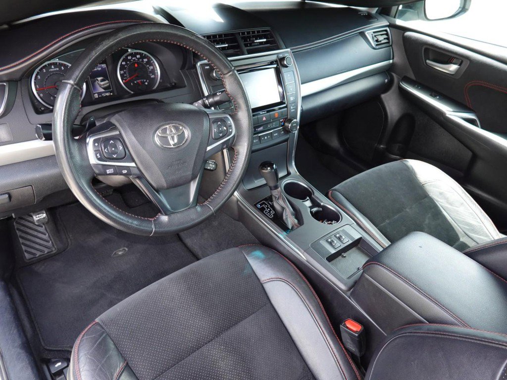 Used 2016 Toyota Camry XSE w/ Moonroof Package FWD image 17