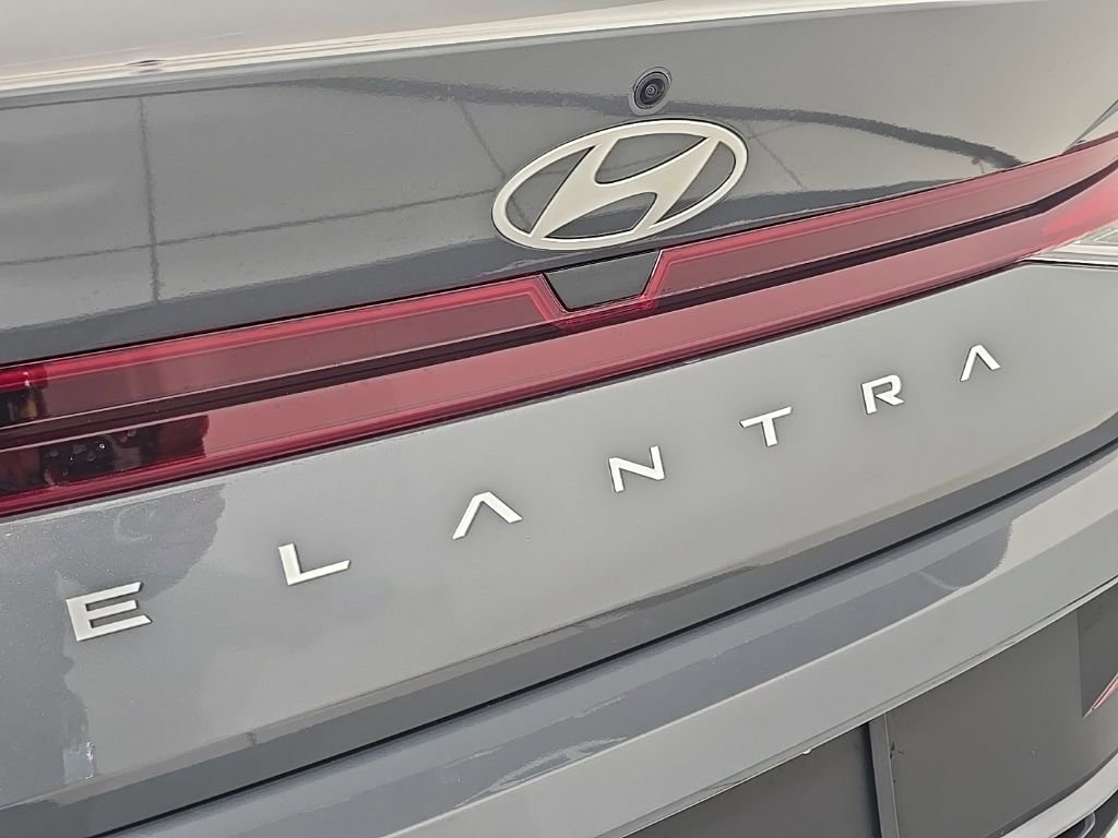 New 2026 Hyundai Elantra SE FWD image 9