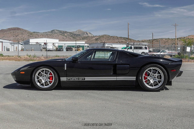 Used 2005 Ford GT RWD image 3