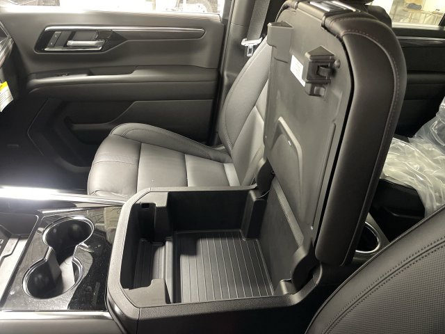 Used 2025 Chevrolet Suburban RST w/ RST Capability Package AWD/4WD image 27