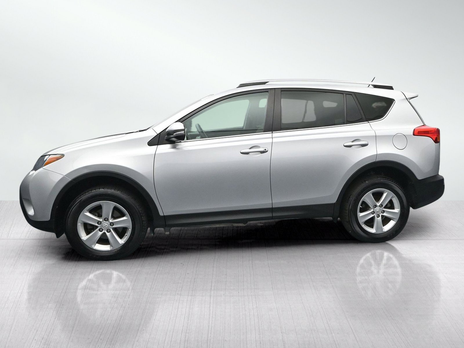 Used 2014 Toyota RAV4 XLE AWD/4WD image 3