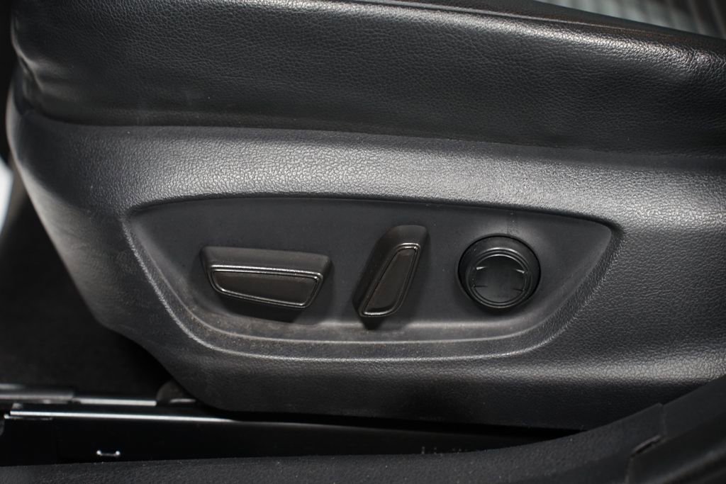 Used 2018 Toyota Camry SE image 30