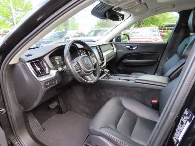 Used 2019 Volvo XC60 T5 Momentum w/ Multimedia Package AWD/4WD image 2