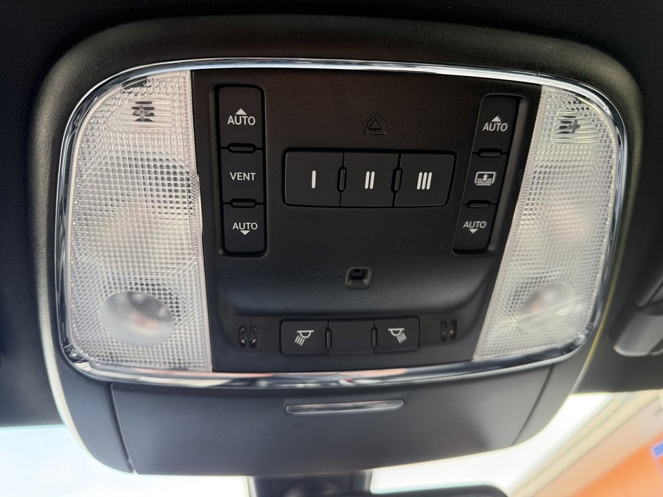 Used 2023 Chrysler 300 S w/ Comfort Group image 32