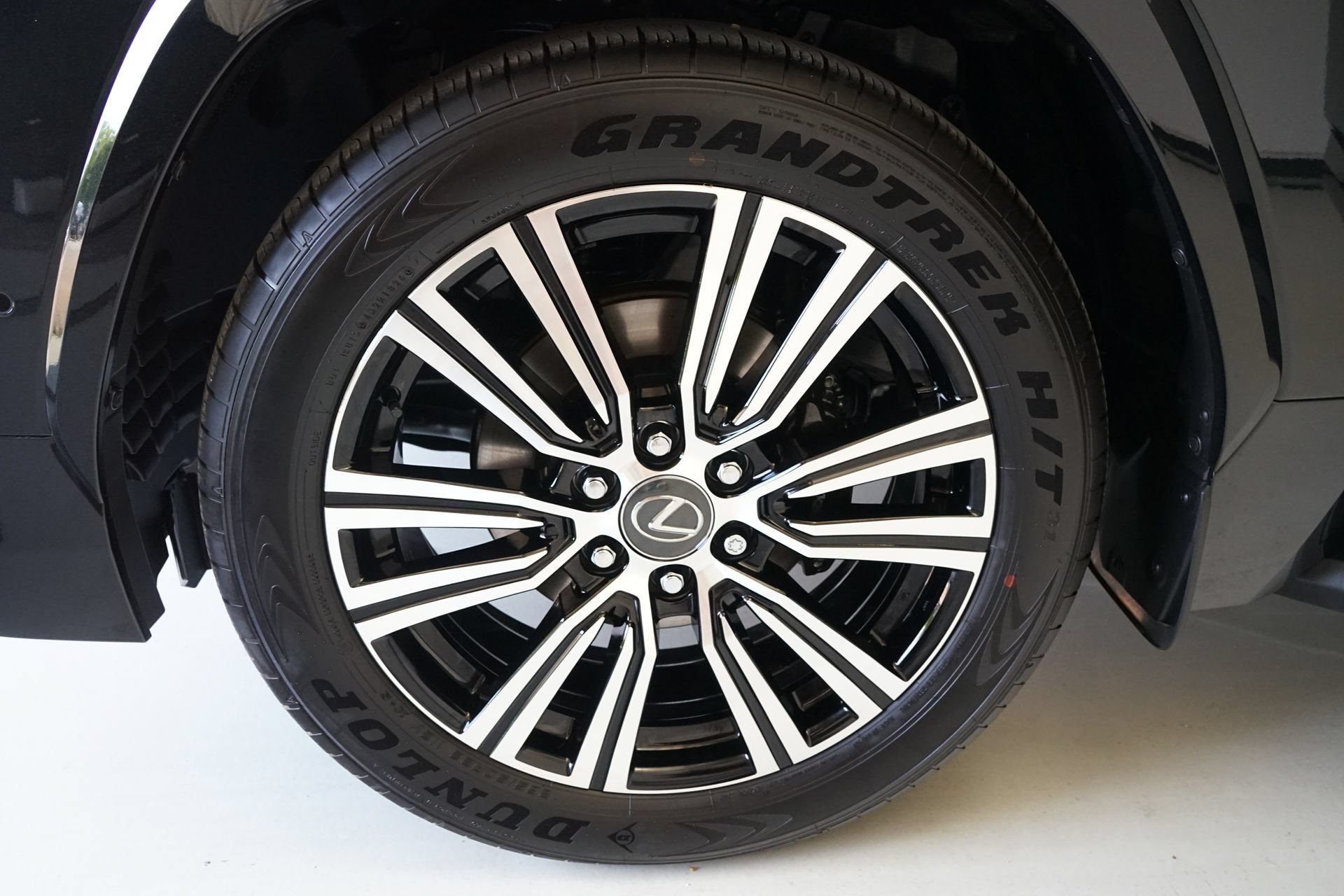 Used 2026 Lexus LX 700h Luxury AWD/4WD image 37