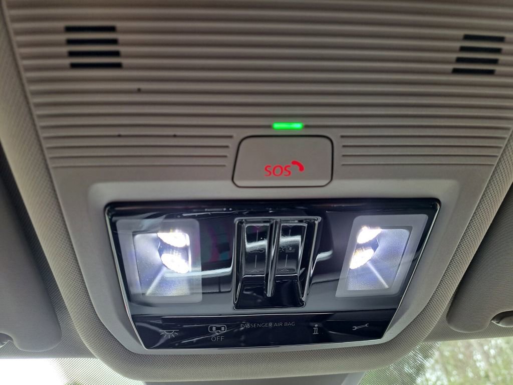 Used 2025 Volkswagen Atlas Peak Edition SE image 20