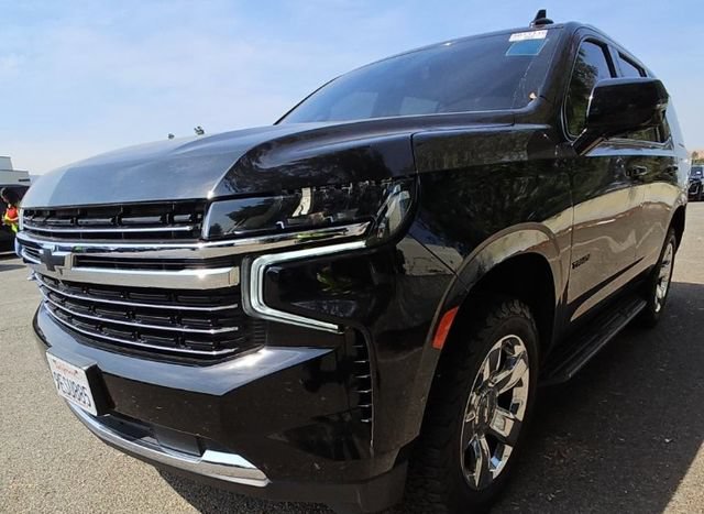 Used 2022 Chevrolet Tahoe LT w/ Luxury Package AWD/4WD image 3