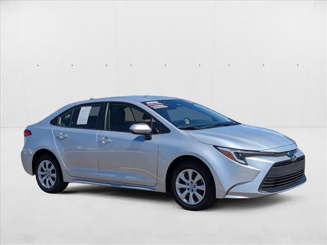 Used 2024 Toyota Corolla LE image 3