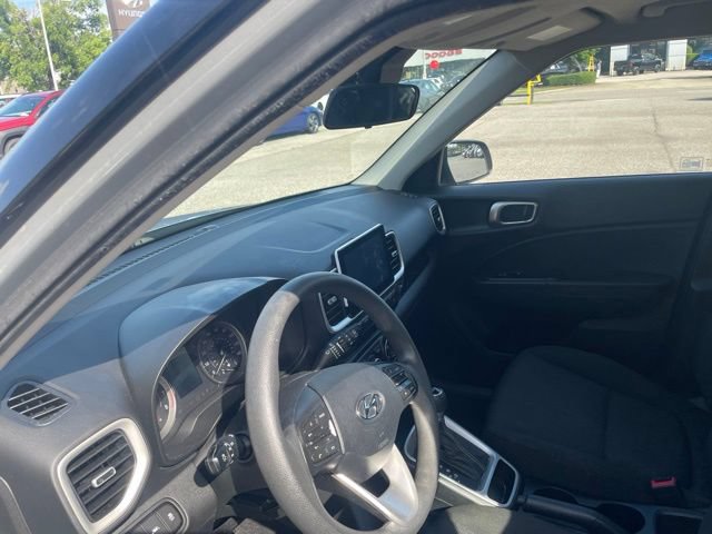 Used 2021 Hyundai Venue SE FWD image 17