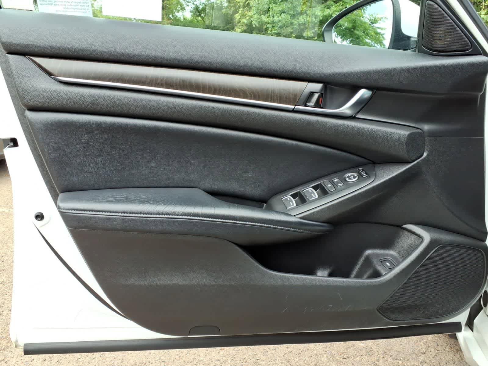 Used 2018 Honda Accord EX image 12