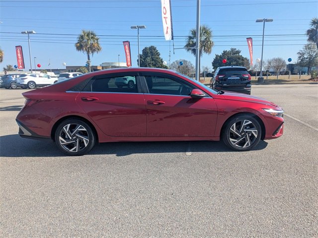 Used 2024 Hyundai Elantra Limited image 2