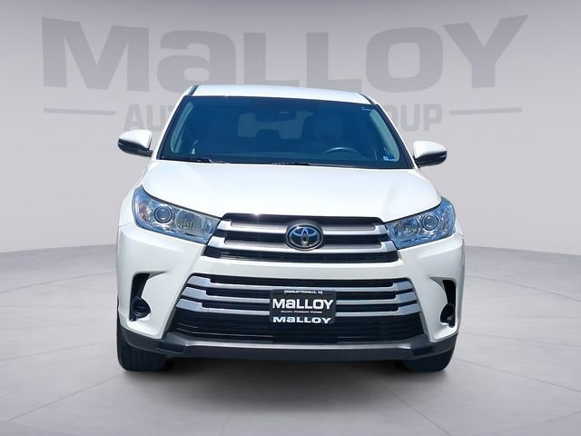 Used 2019 Toyota Highlander LE w/ Carpet Mat Package (TMS) AWD/4WD image 8