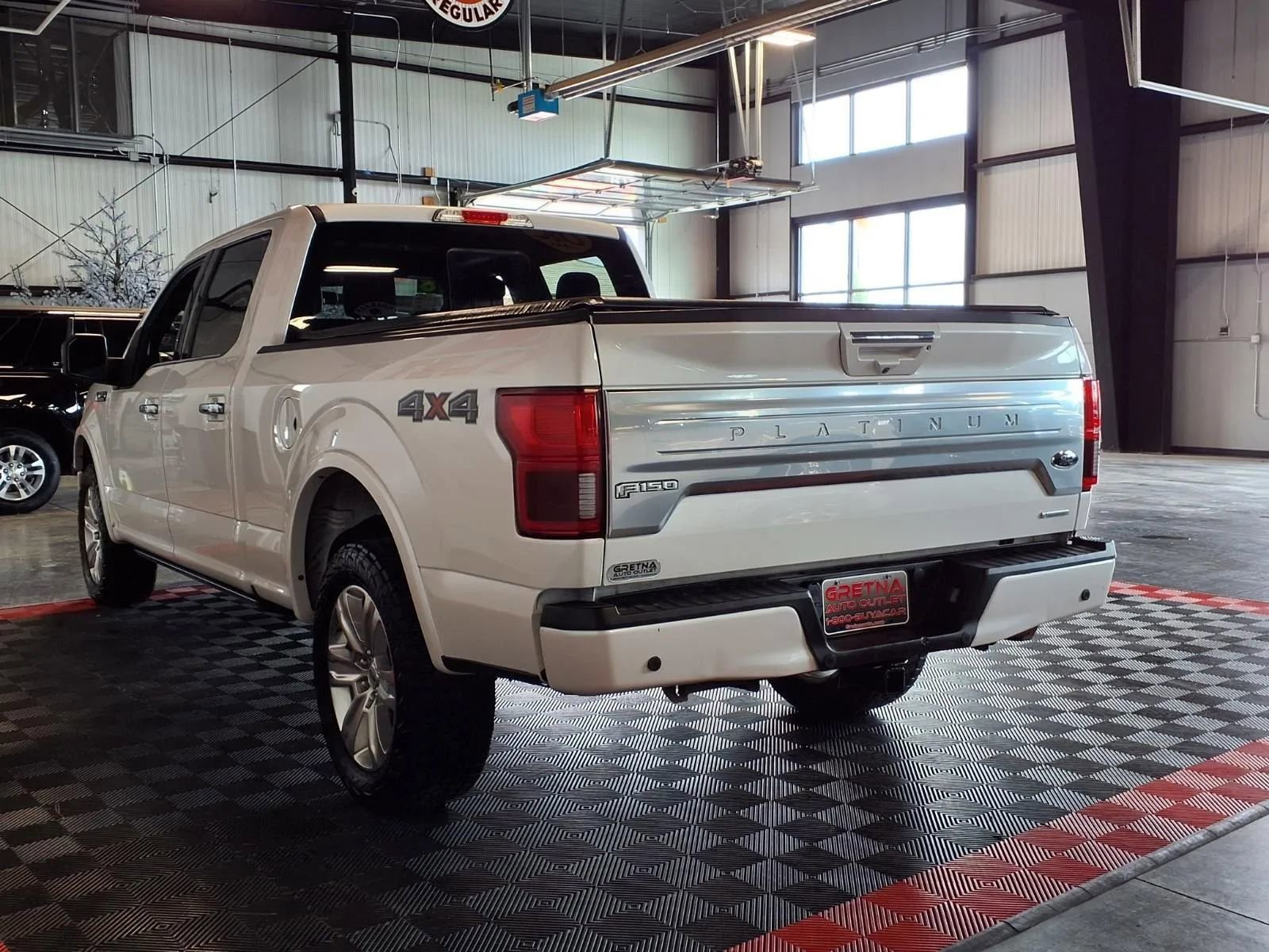 Used 2018 Ford F150 Platinum w/ Equipment Group 701A Luxury AWD/4WD image 4