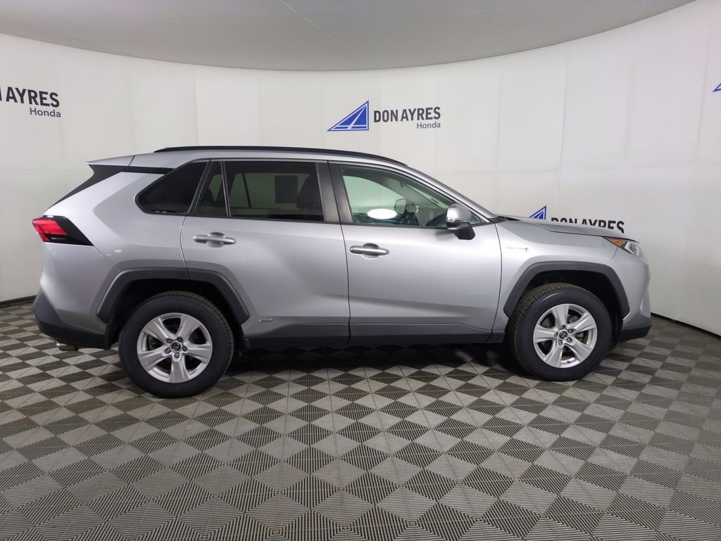 Used 2019 Toyota RAV4 XLE image 9