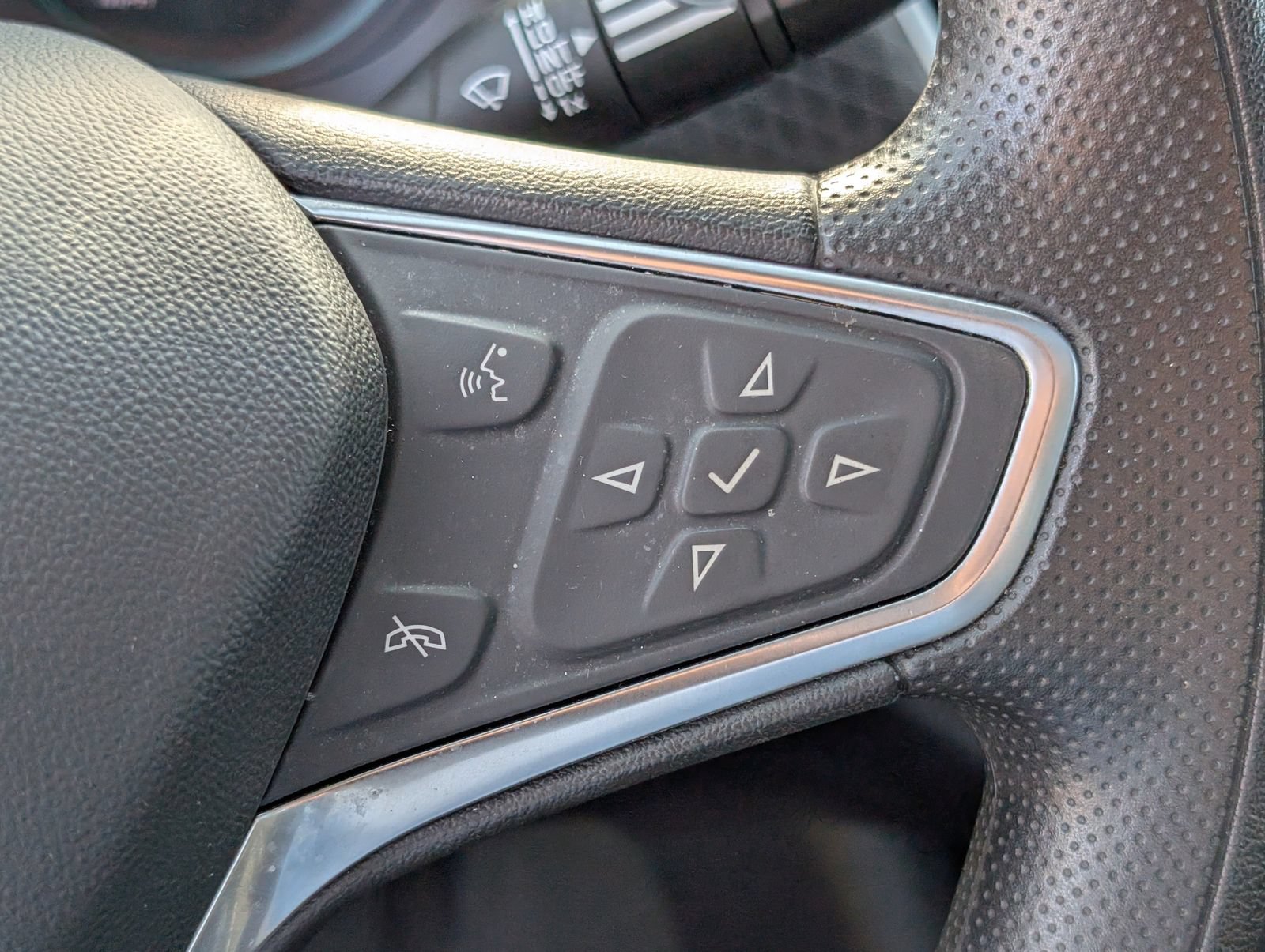 Used 2024 Chevrolet Malibu LT FWD image 23