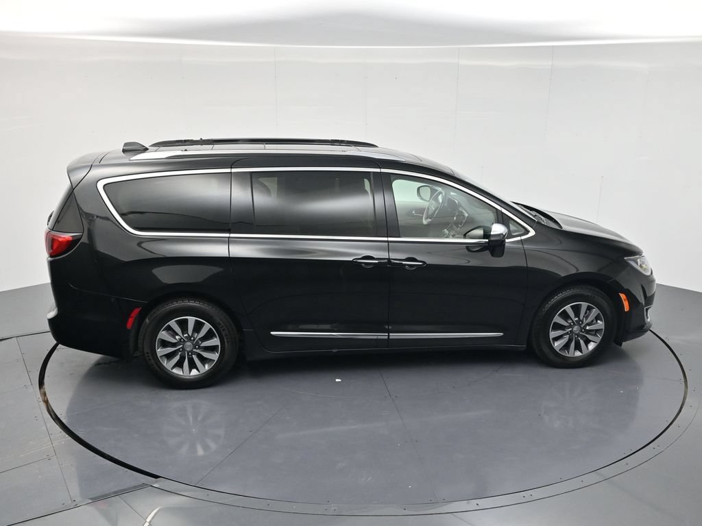 Used 2020 Chrysler Pacifica Limited FWD image 39
