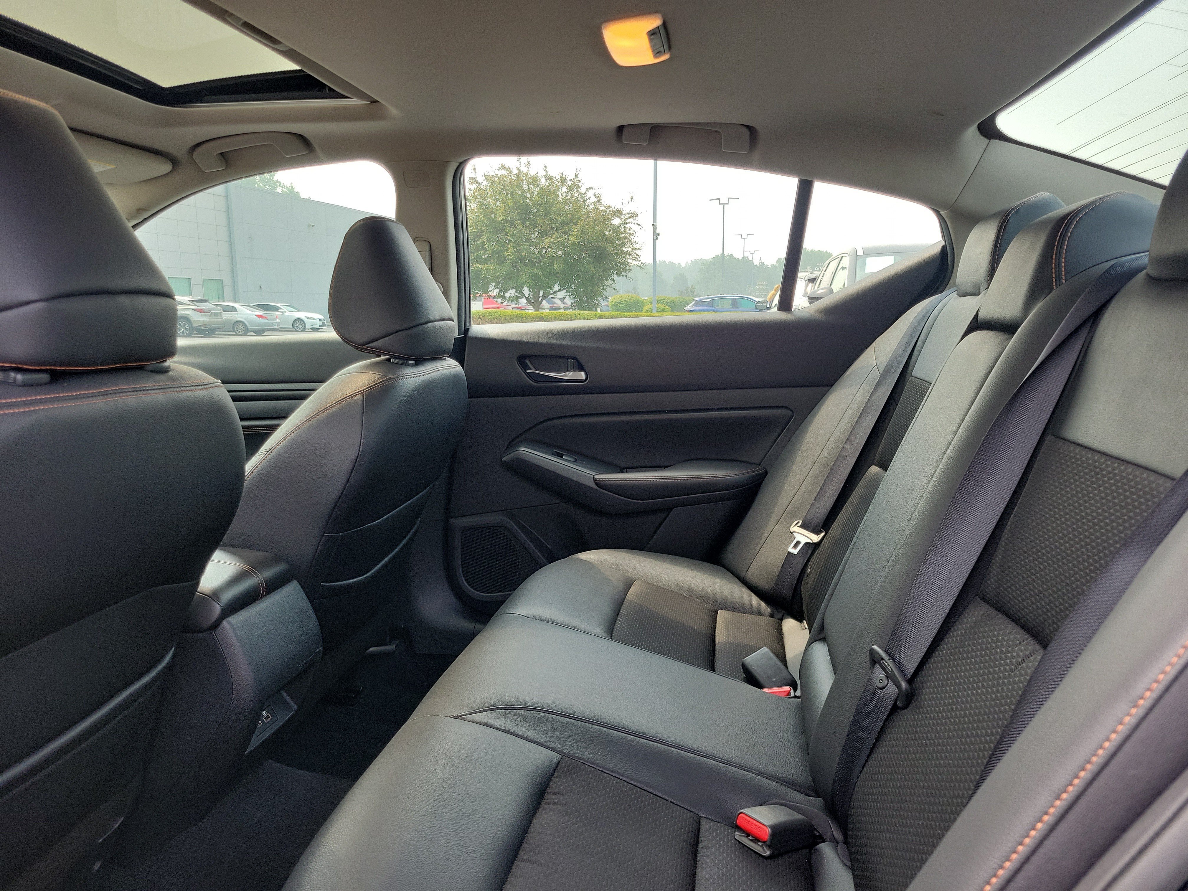 Used 2020 Nissan Altima 2.5 SR w/ Premium Package FWD image 11
