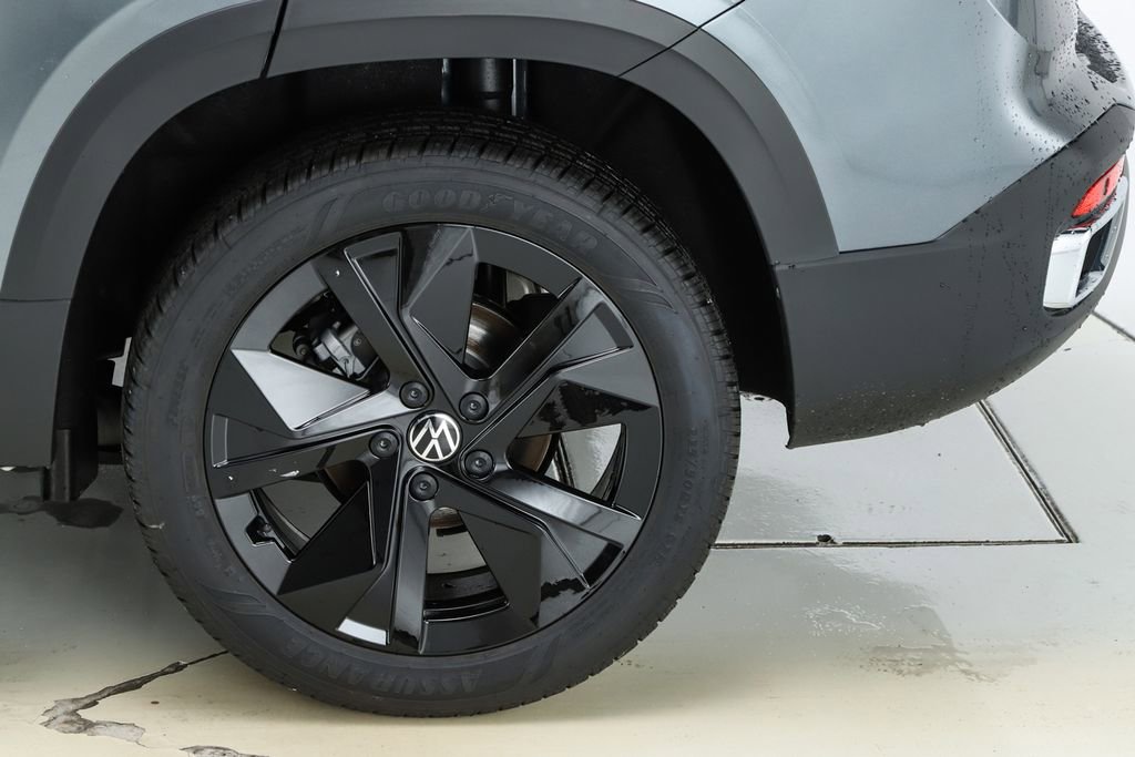 New 2026 Volkswagen Taos SE image 43