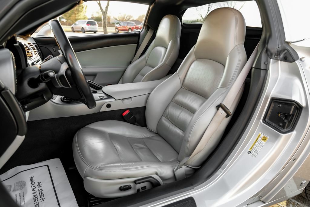Used 2006 Chevrolet Corvette Coupe w/ Preferred Equipment Group image 32