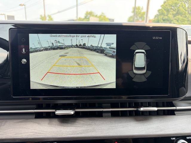Used 2024 Kia Carnival EX FWD image 11