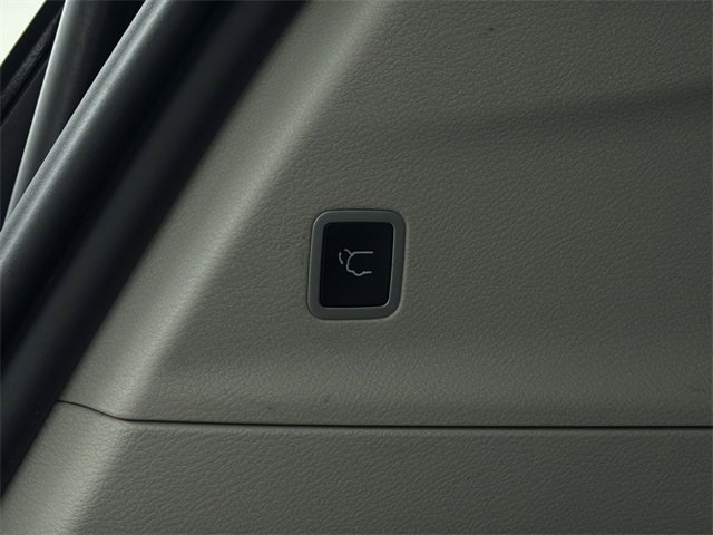 Used 2024 Chrysler Pacifica Touring-L image 40