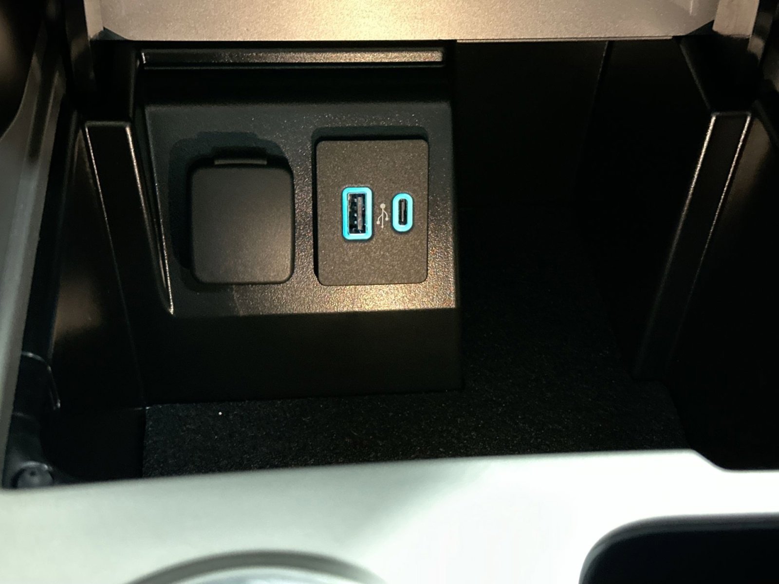 Used 2024 Ford Explorer ST w/ Equipment Group 401A image 27