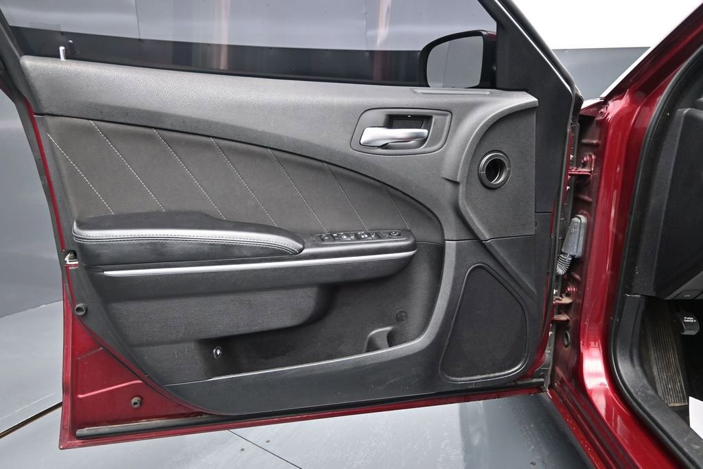 Used 2019 Dodge Charger SXT RWD image 10